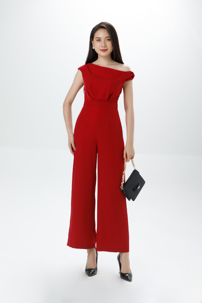 Jumpsuit nhấn lệch vai